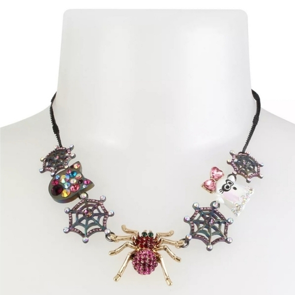 🔹️Betsey Johnson 🔹️Halloween spiders ghost Necklace ✨️🕸 - Picture 3 of 7